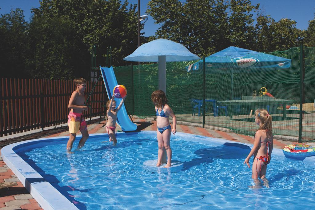 Camping Oase Praha Hotell Zlatníky Eksteriør bilde