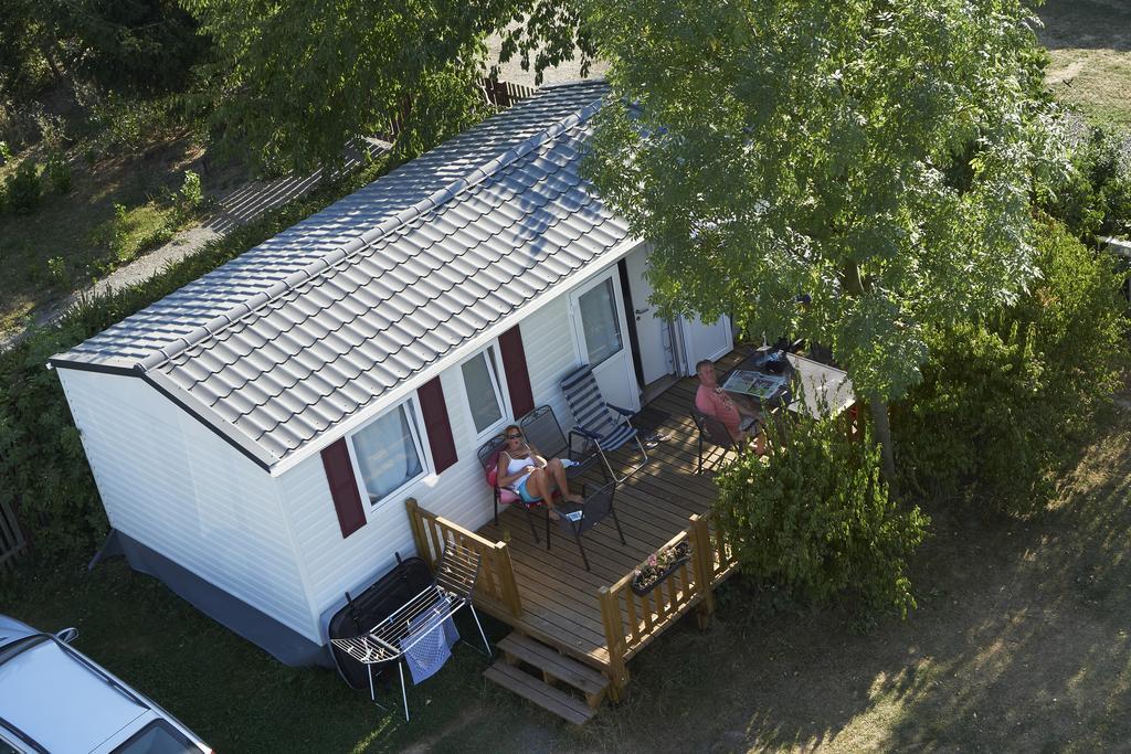 Camping Oase Praha Hotell Zlatníky Eksteriør bilde