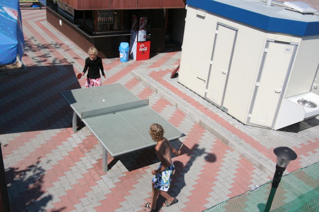 Camping Oase Praha Hotell Zlatníky Eksteriør bilde